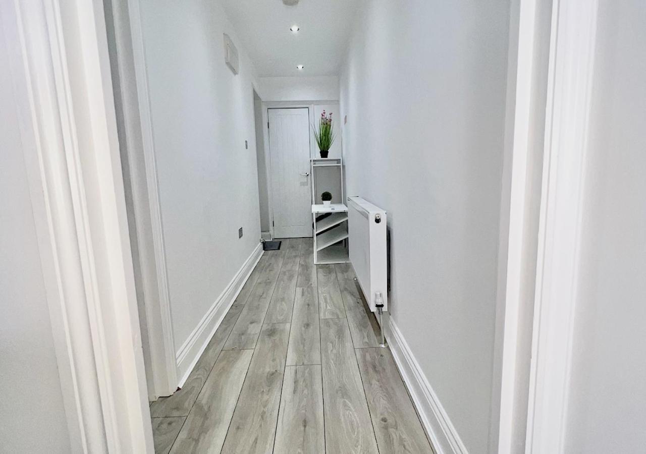 Charming 3-Bed Flat In Shepherds Bush - Sleeps 9 London Exteriör bild
